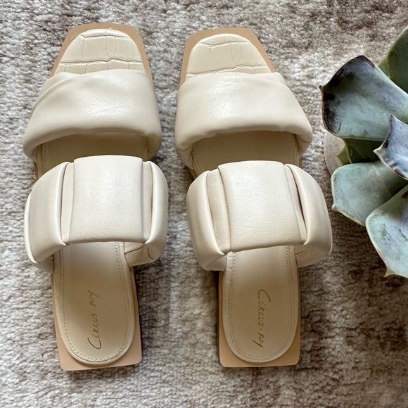 Sam Edelman Cream Sandals - Picture 4 of 5